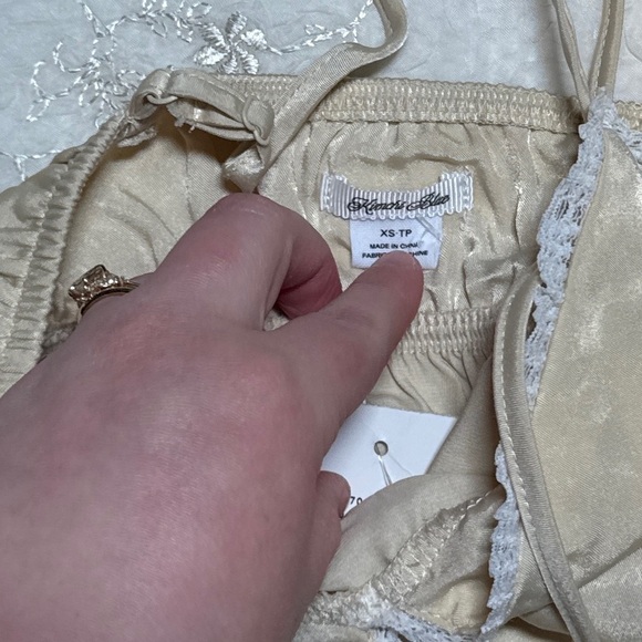NWT Kimchi Blue Cream Babydoll Cami Top – Size XS - Picture 2 of 4